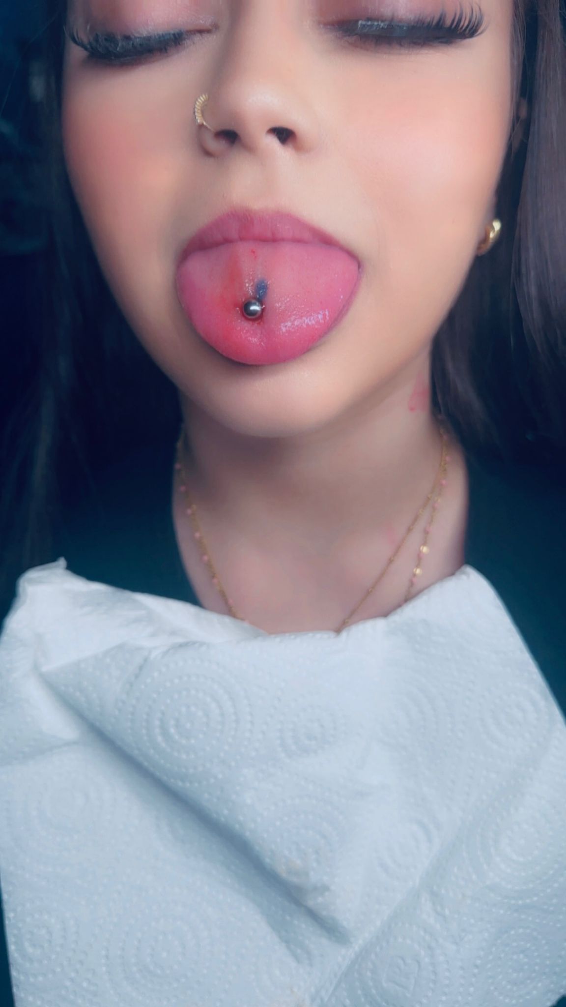 Piercing langue et nostril or bijoux Hakuna Tattoo Arpajon