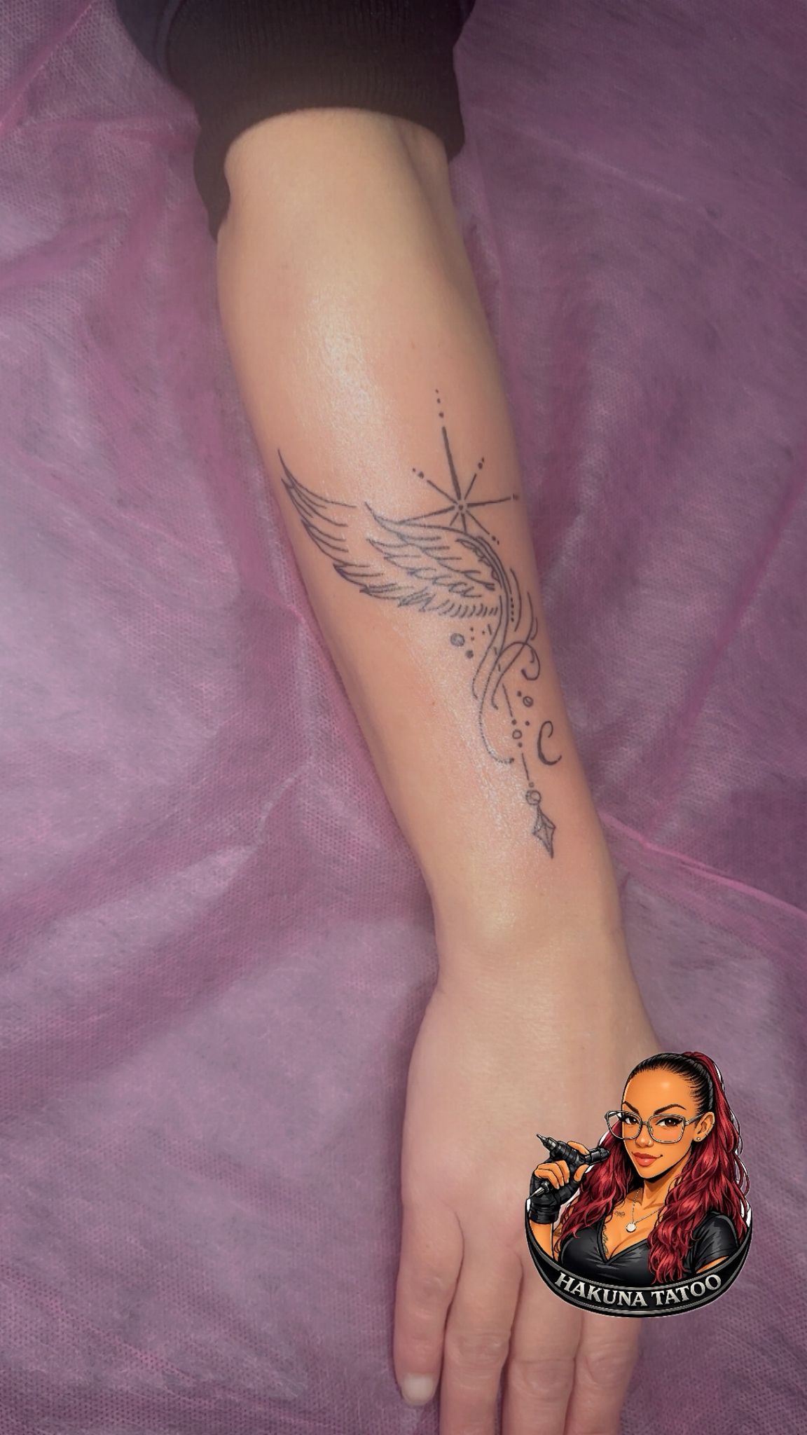 Tatouage fineline réalisé par Sharon chez Hakuna Tatoo